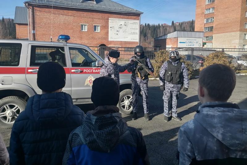 День открытых дверей для школьников прошёл в таштагольском филиале вневедомственной охраны Росгвардии