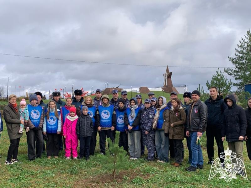 В Смоленске сотрудники вневедомственной охраны приняли участие во всероссийской акции «Экология вместе с семьями»