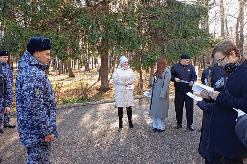 В Бугульме росгвардейцы провели профориентационную акцию по набору на службу