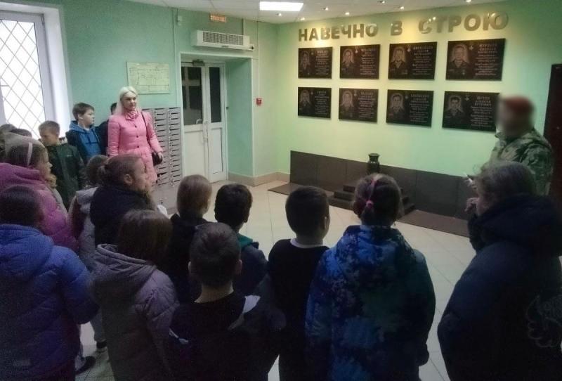 В Мордовии бойцы ОМОН «Аркуда» Росгвардии провели экскурсию для школьников