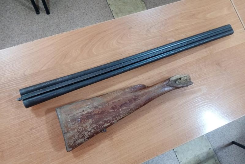 Кузбасский пенсионер передал сотрудникам Росгвардии найденные детали охотничьего ружья