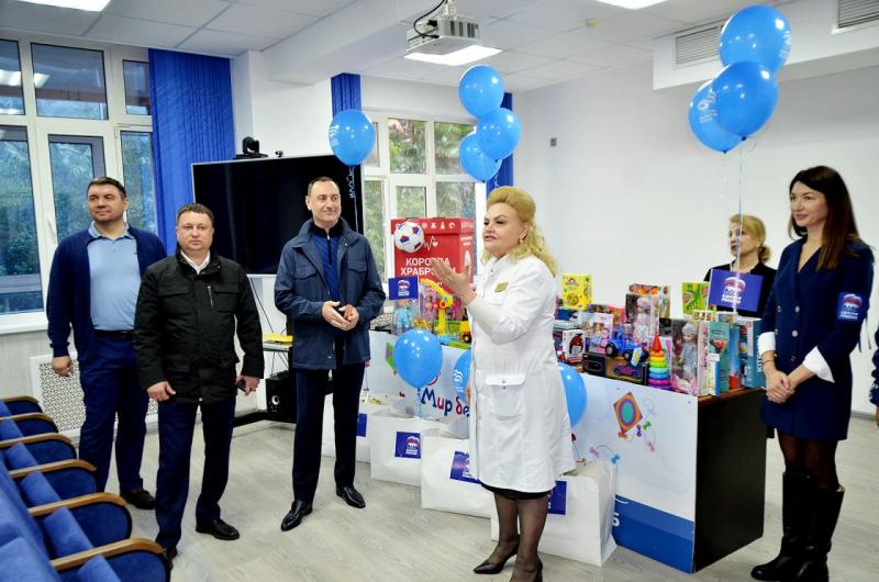 Депутат ЗСК Кубани Виктор Тепляков присоединился к благотворительной акции «Коробка храбрости»