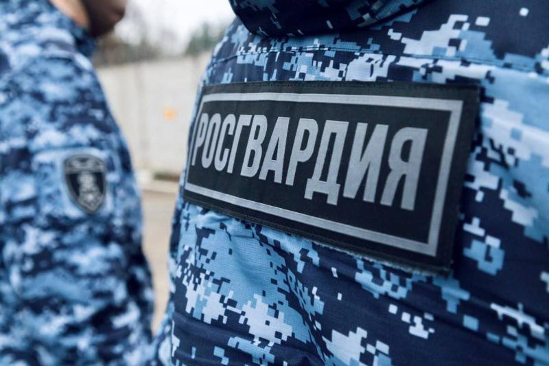 Росгвардейцы задержали рецидивиста, пытавшегося обокрасть торговый центр в Подмосковье
