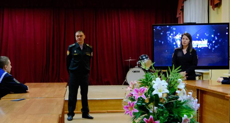 Представитель Саратовского военного института Росгвардии провел профориентационные встречи с учащимися школ города Тамбова