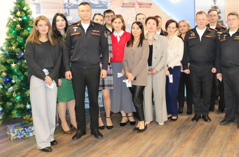 В Североморске состоялось торжественное вручение пригласительных билетов на Губернаторскую елку детям сотрудников военного следственного управления