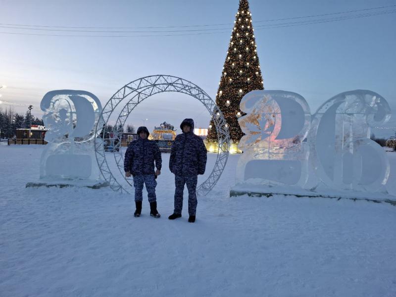 Росгвардия обеспечила безопасность открытия новогодних елей и ледовых городков на Ямале