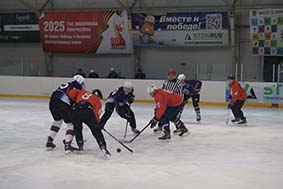 В Орле состоялся товарищеский матч по хоккею между командами Управления Росгвардии и УФСБ России