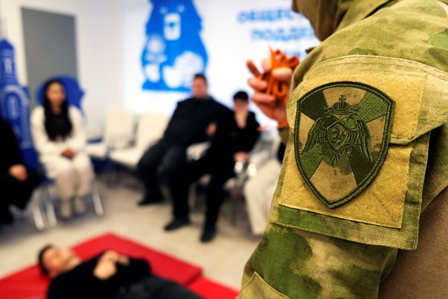 Росгвардеец провел мастер-класс по тактической медицине в Херсонской области