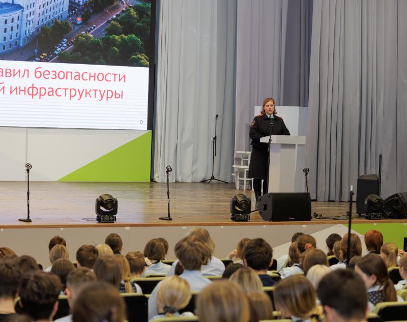 Воронежские сотрудники транспортной полиции посетили образовательный центр "Траектория"