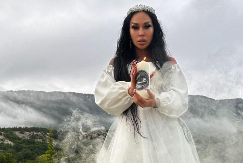 Аделина Панина: с каким цветом ногтей встречать Новый год для богатства и процветания