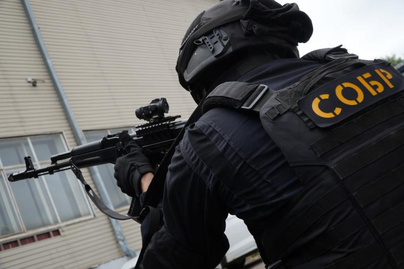 Нелегальный канал сбыта никотиносодержащей продукции ликвидирован в Москве при силовой поддержке СОБР Росгвардии