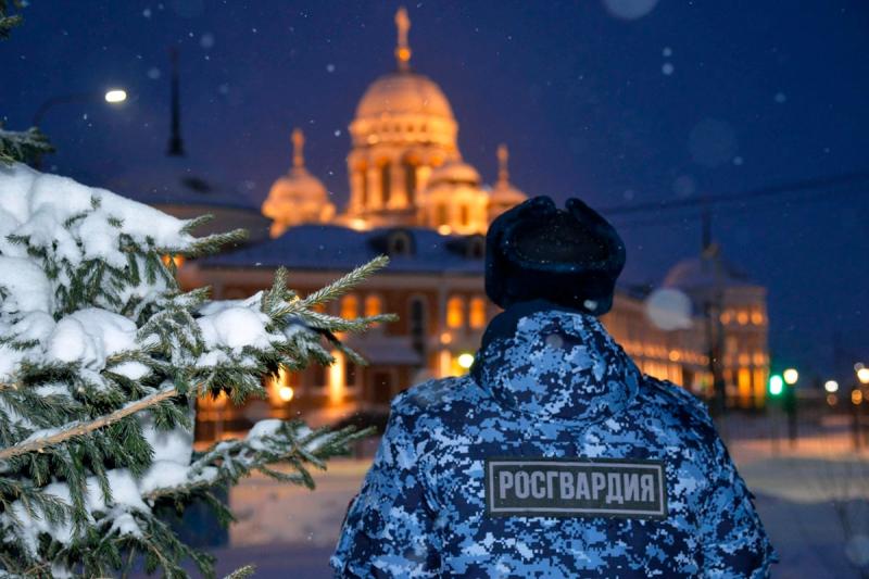 Сотрудники Росгвардии обеспечили порядок в период празднования Рождества на Ямале