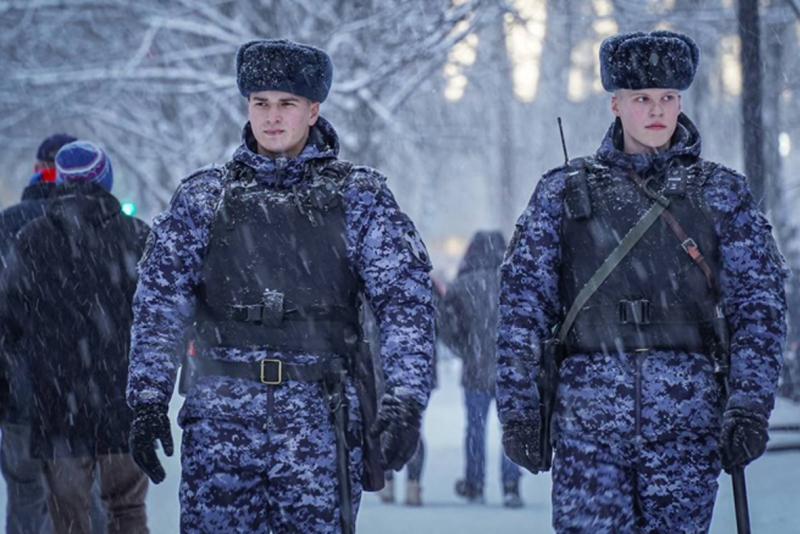 Кемеровские росгвардейцы помогли разыскиваемому жителю Владивостока не замёрзнуть на улице
