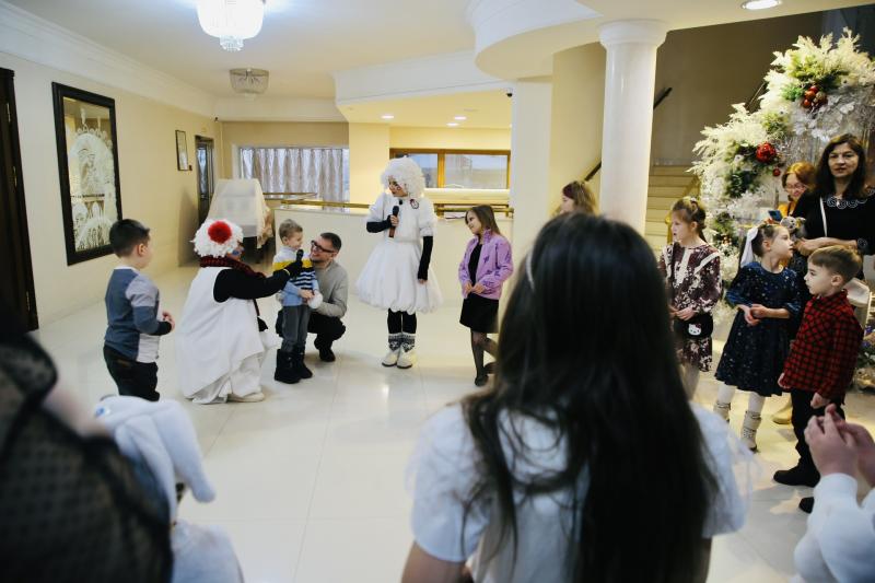 Дети росгвардейцев посетили театрализованное рождественское представление в Мордовии