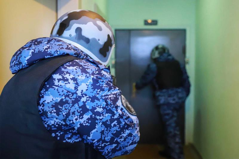 Росгвардейцы задержали злоумышленницу, которая может быть причастна к причинению ножевого ранения в гостях