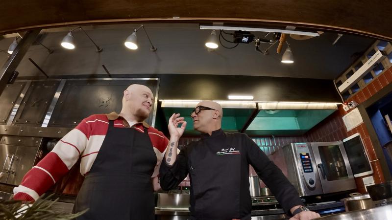 Михаил Стогниенко покажет иностранному шеф-повару настоящую Россию в новом тревел-гастро шоу ТВ-3