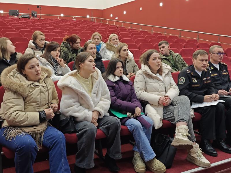 Заместитель Председателя СК России - руководитель ГВСУ провел личный прием жителей Мурманской области