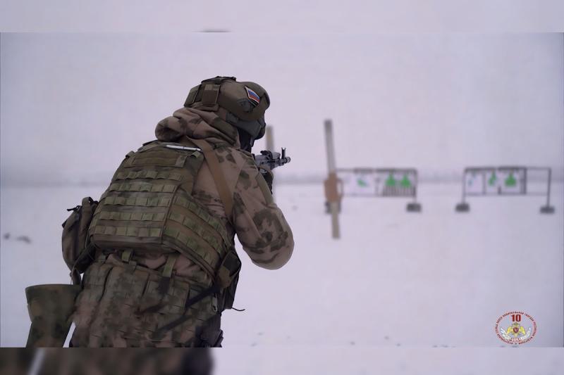 На Ямале ОМОН Росгвардии провел комплексную тренировку в суровых зимних условиях Арктики