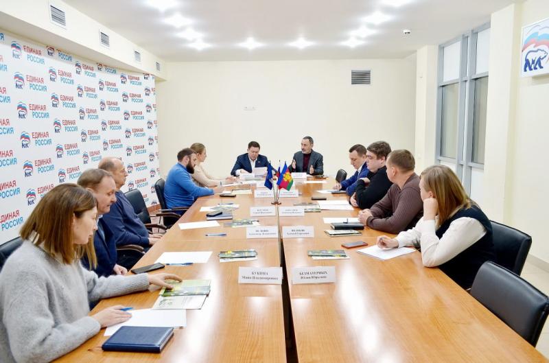 Депутат ЗСК Виктор Тепляков провёл совещание по вопросу незаконного сбора краснокнижных цветов