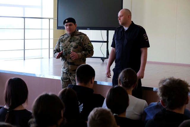 В Херсонской области правоохранители провели для школьников урок по противодействию экстремизму и терроризму