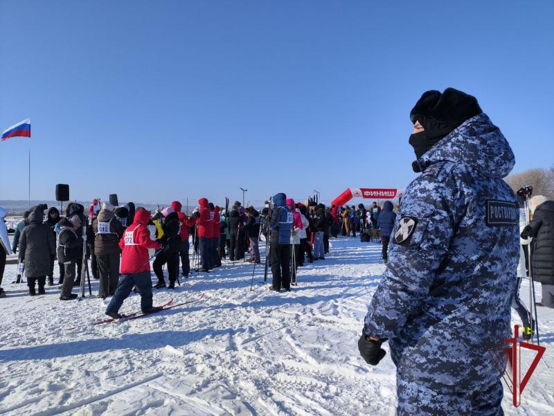 В Приморье росгвардейцы обеспечили охрану общественного порядка во время проведения лыжной гонки «Лыжня России 2026»