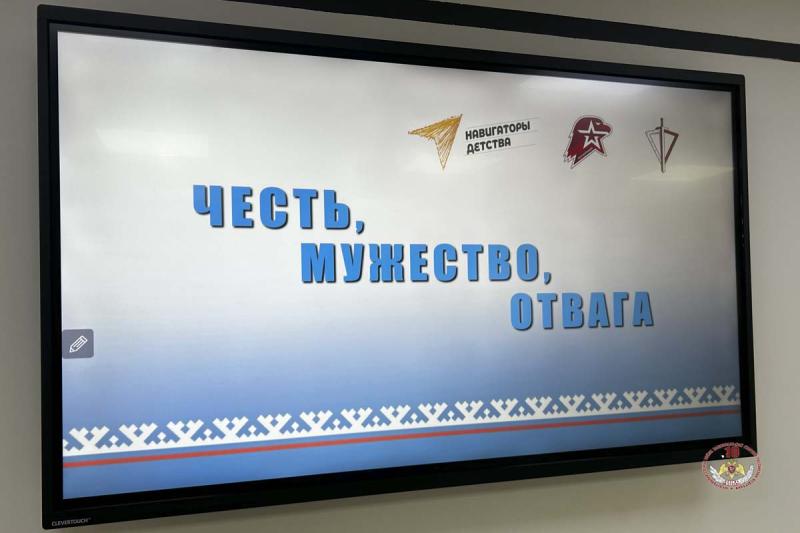 Открытки для героев и уроки от спецназа: в Салехарде прошла масштабная патриотическая акция Росгвардии