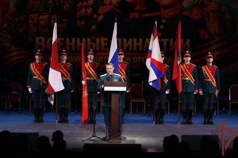 Военнослужащим и сотрудникам Росгвардии на встрече поколений защитников Отечества вручили государственные награды