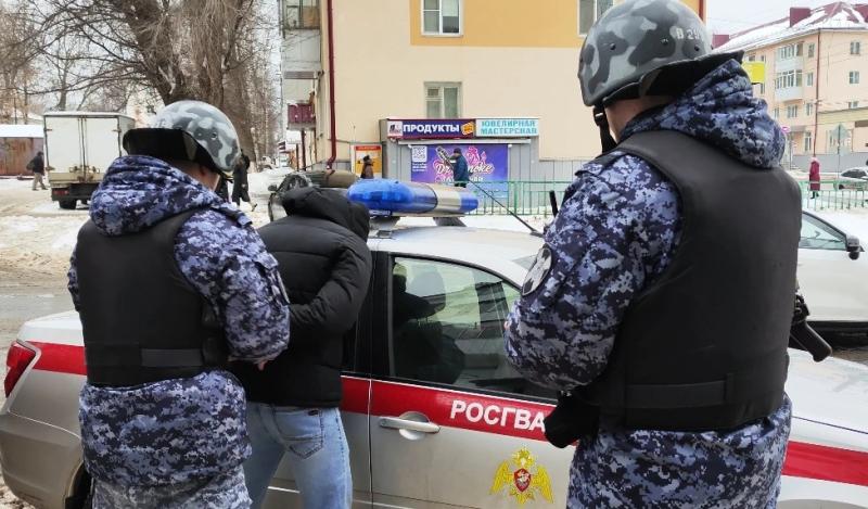 В Саранске сотрудники Росгвардии по плану «перехват» задержали мужчину, подозреваемого в угоне автомобиля