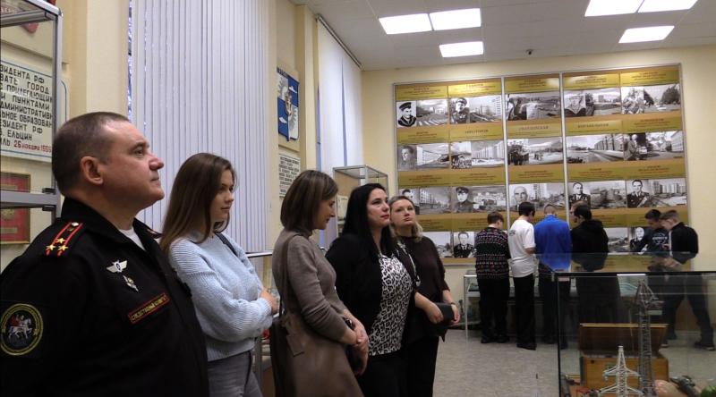 Представители женсовета и дети сотрудников военного следственного управления по Северному флоту посетили 
городской музей ЗАТО Североморск