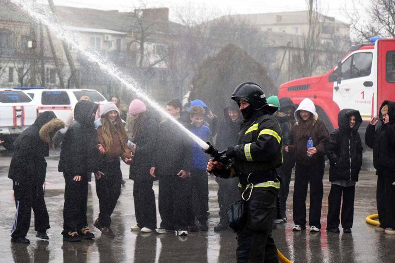 Росгвардейцы организовали экскурсию для подшефного класса в Херсонской области