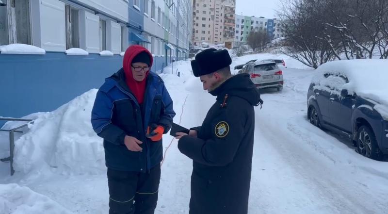 В ЗАТО Александровск военные следователи проверили соблюдение миграционного и воинского учета