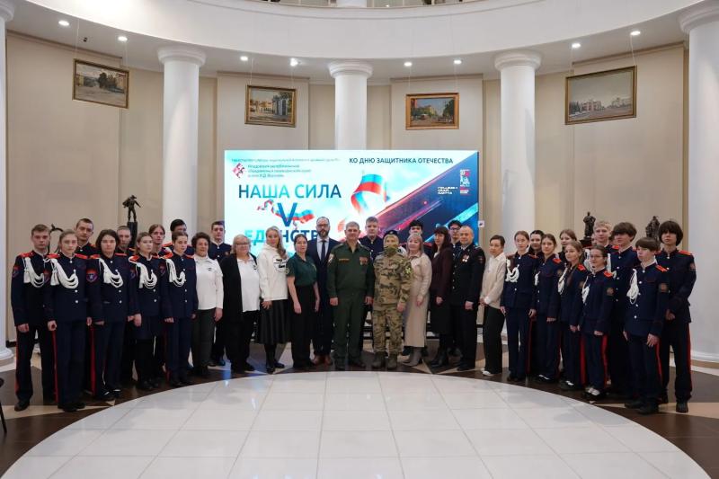 В Мордовии офицер Росгвардии принял участие в открытии патриотических выставок в Краеведческом музее