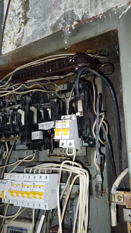 Жители 90 квартир в Нальчике много месяцев страдают от протечек крыши и замыканий проводки