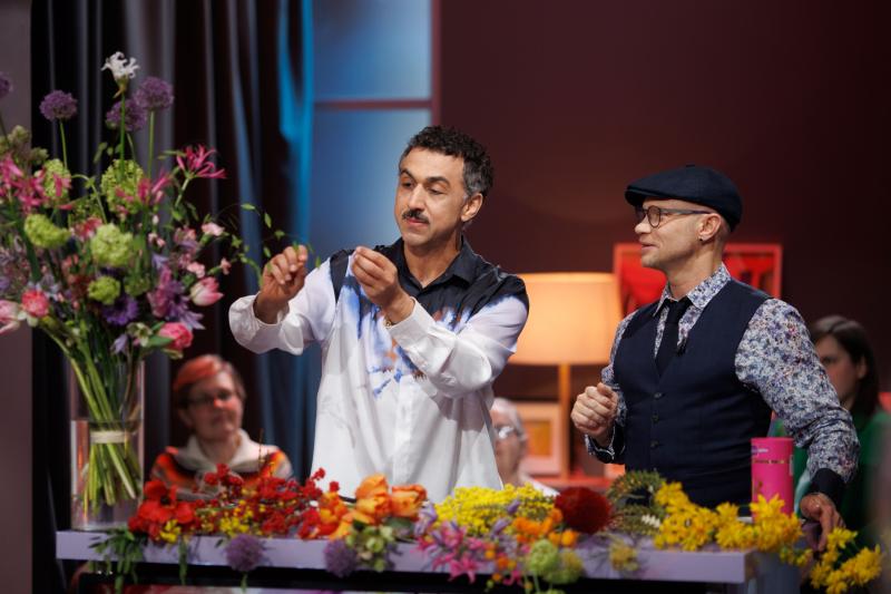 «Дарить цветы женщинам нужно постоянно»: флорист Дмитрий Туркан рассказал о весенних букетах в эфире шоу «Мечталлион»