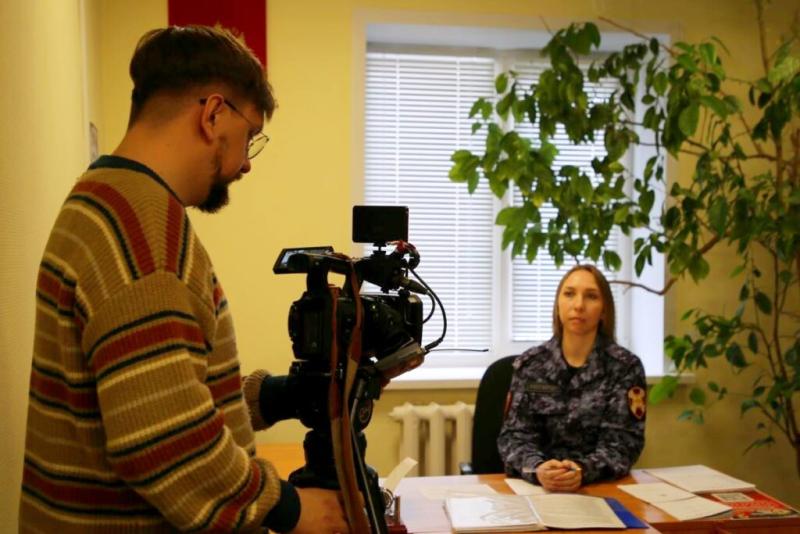 Служба с женским лицом: психолог вневедомственной охраны Управления Росгвардии по Республике Мордовия стала героиней программы «Вал»