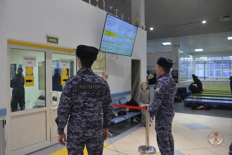 Росгвардия обеспечила охрану общественного порядка во время хоккейного матча в Салехарде