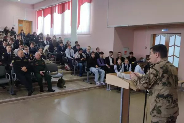 Офицер Росгвардии проинформировали о порядке поступления в ведомственные вузы старшеклассников Саранска