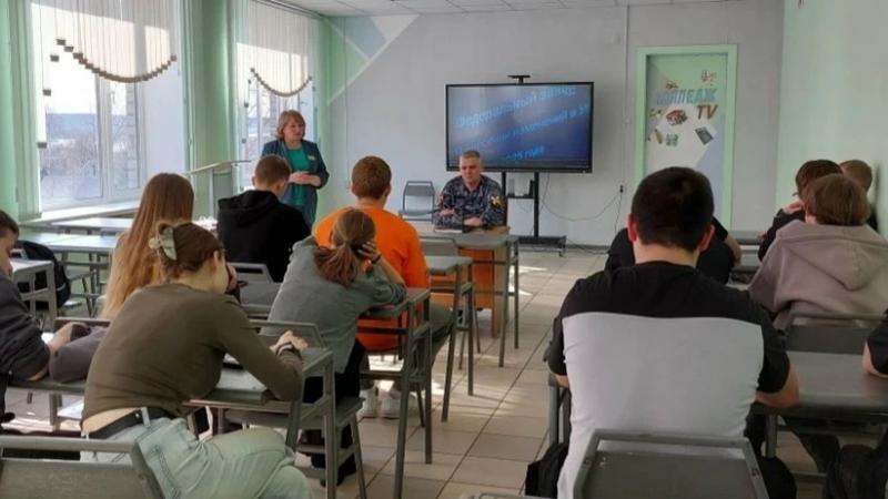 В Темникове офицер Росгвардии поговорил со студентами о безопасности и противодействии терроризму