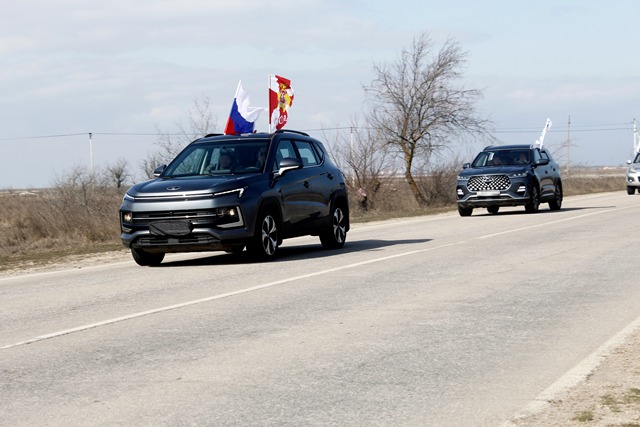 В Херсонской области в День воссоединения Крыма с Россией росгвардейцы возглавили колонну праздничного автопробега