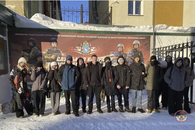 На Ямале продолжаются «Дни Росгвардии»: школьники знакомятся с деятельностью ведомства