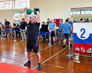 В Сочи работники ведомственной охраны Минтранса России поборолись за победу в городских соревнованиях по гиревому спорту