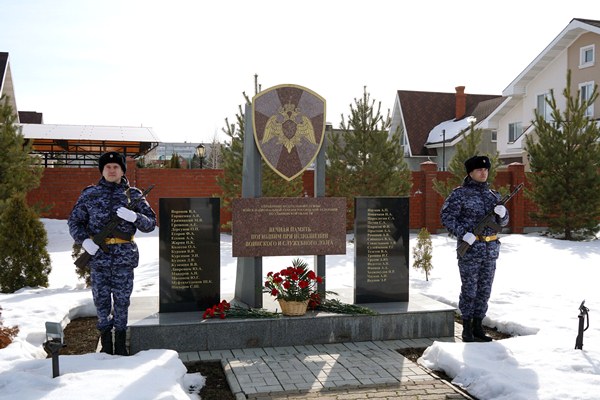 В день войск национальной гвардии ульяновские росгвардейцы почтили память павших героев правопорядка