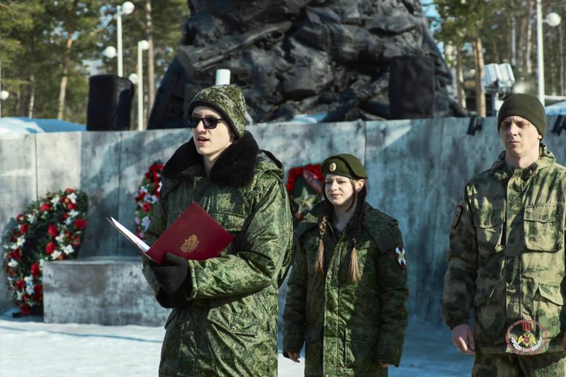 На Ямале росгвардейцы и воспитанники ВПК «Гвардеец» приняли торжественную присягу