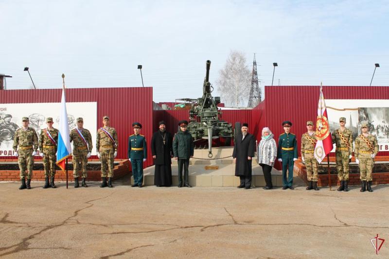 В Удмуртии на территории воткинского батальона Росгвардии заложили капсулу времени с посланиями потомка