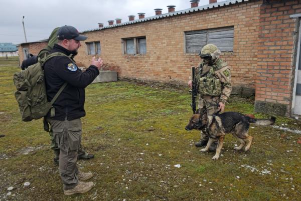 Сюжет о кинологическом подразделении ОГВ(с) подготовили журна-листы телеканала «RT»