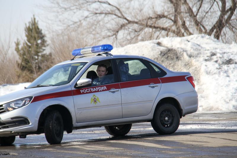 Кузбасские росгвардейцы отточили навыки экстремального вождения с заслуженным тренером по автомобильному спорту