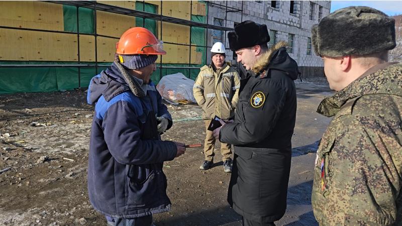 В Печенге проверили мигрантов