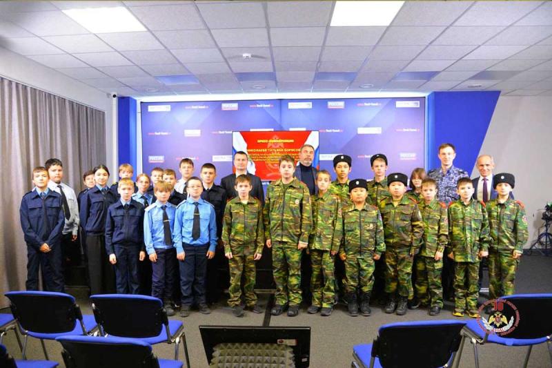 Начальник Управления Росгвардии по Ямало-Ненецкому автономному округу поздравил Пермское президентское кадетское училище Росгвардии с 30-летием