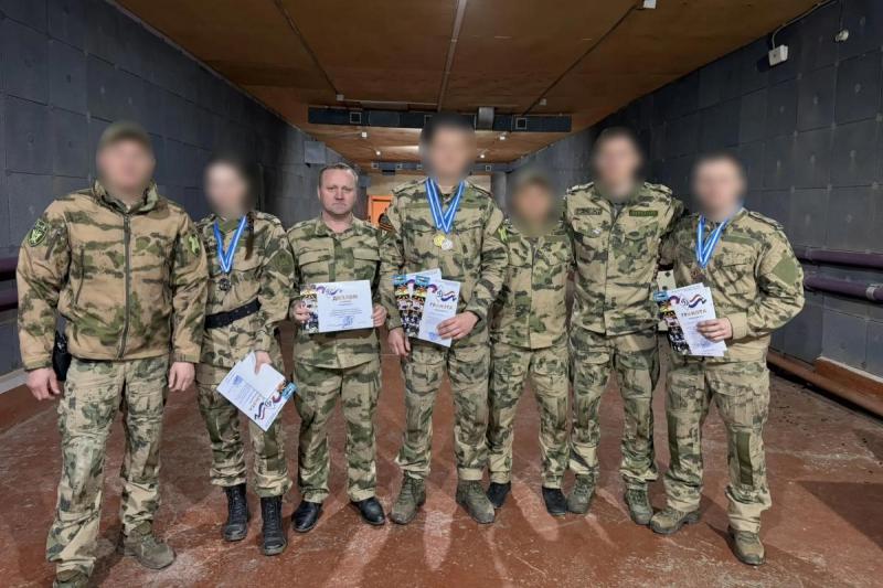 В Мордовии росгвардейцы - победители и призеры республиканских соревнований по стрельбе из боевого ручного стрелкового оружия