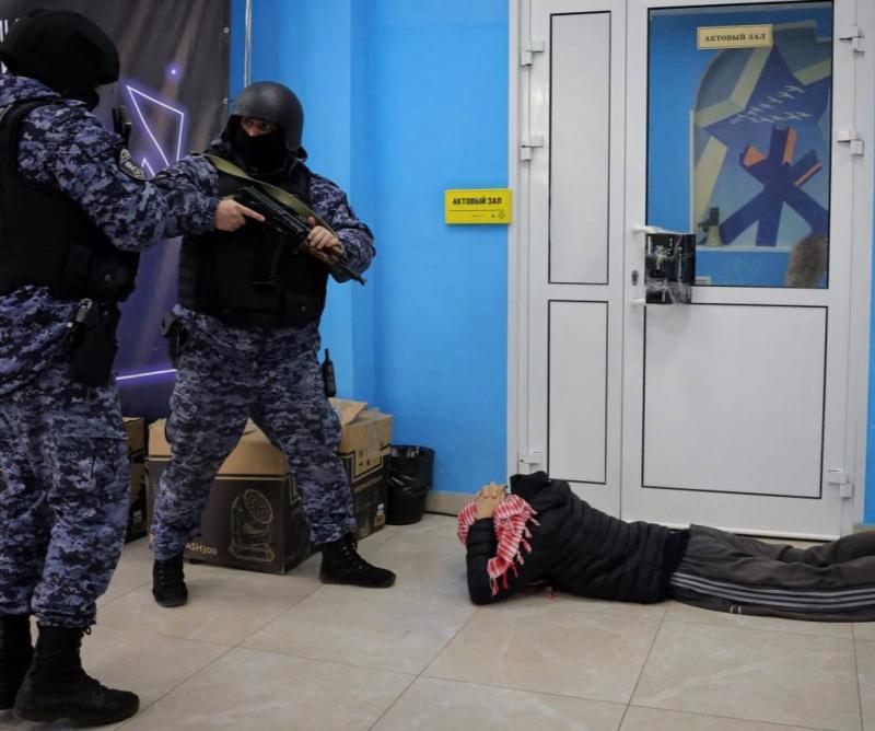 Сотрудники Росгвардии приняли участие в межведомственных учениях на объекте образования в Королёв